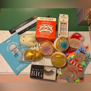 Asst bundle 18pc BRAND NEW
Bath bombs, face masks, shadow sticks, lashes & more